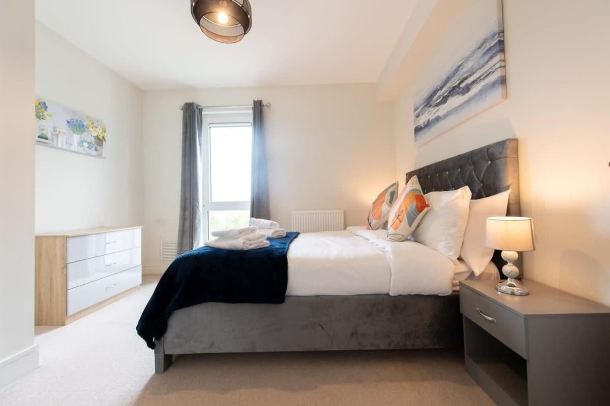 Fantastic 1 Bed Apartment In Crawley Exterior foto