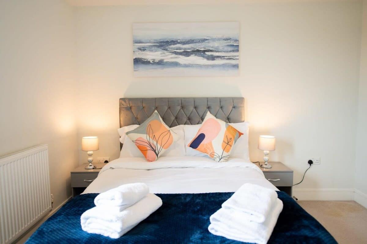 Fantastic 1 Bed Apartment In Crawley Exterior foto